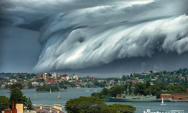 Gulungan Awan di Langit Sydney Tampilkan Panorama Menakjubkan